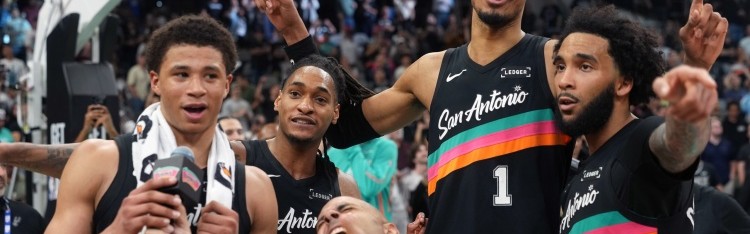 九游体育官网入口-霍里：马刺有8人场均得分上双 他们在打团队篮球