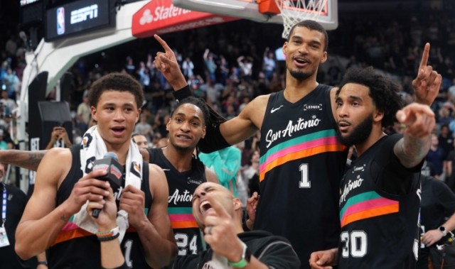 九游体育官网入口-霍里：马刺有8人场均得分上双 他们在打团队篮球