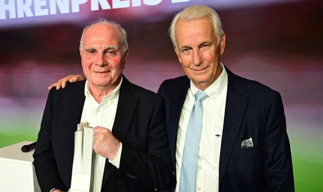 官方：拜仁名誉主席赫内斯获颁DFL荣誉奖