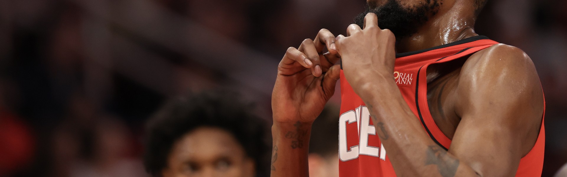 杜兰特：这场比赛有季后赛氛围 各队都开始发力&amp;未来比赛会更激烈