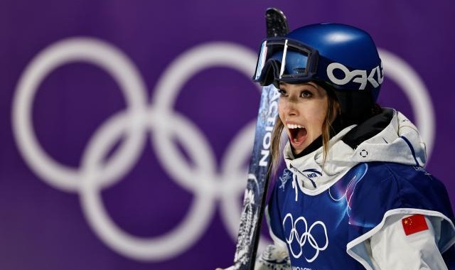 九游体育app-谷爱凌大心脏！第2跳摔倒，总分第2晋级大跳台决赛