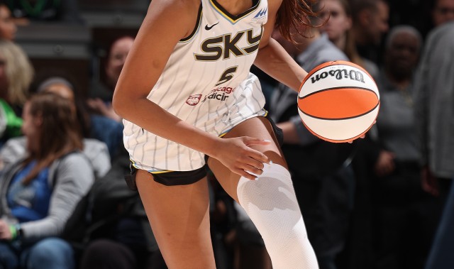 里斯近五场比赛共摘得87个篮板，WNBA历史第二多