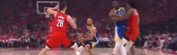 九游体育-互喷、摔跤、伤退！火勇大战摩擦不断变身格斗现场