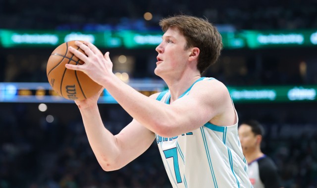 九游体育-第三节紧急调整独揽17分！克尼佩尔14中6&amp;三分10中3拿20分6板3助