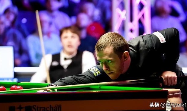 九游体育-500万英镑输光，住出租屋的破产冠军，对阵开劳斯莱斯的豪门公子